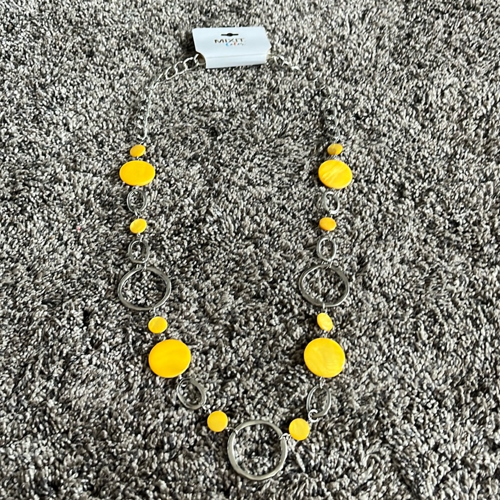 Mix It color long silver and yellow necklace. Pretty.